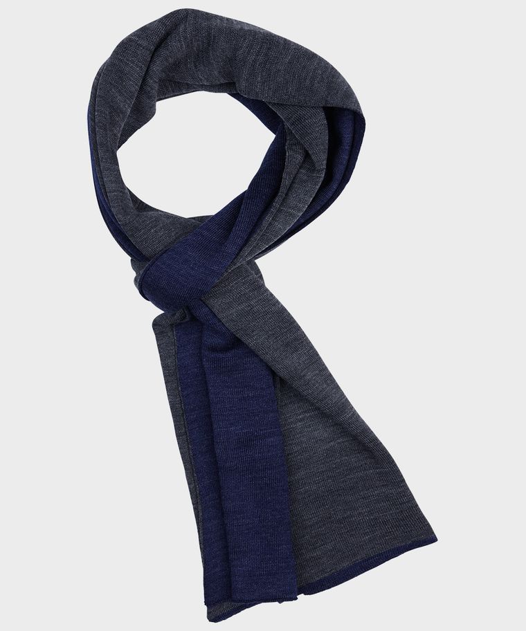 Grey heavy knit scarf