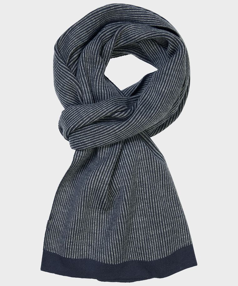 Blue heavy knit scarf