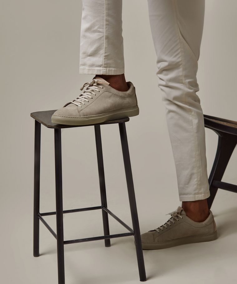 Taupe suède sneaker