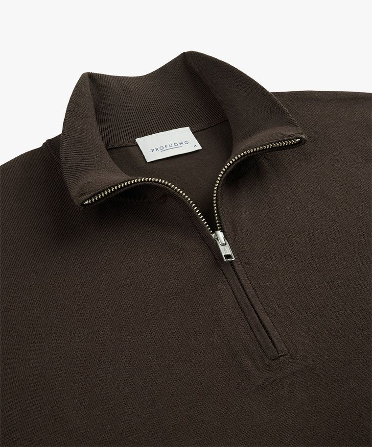 Brauner edler Half-Zip-Pullover