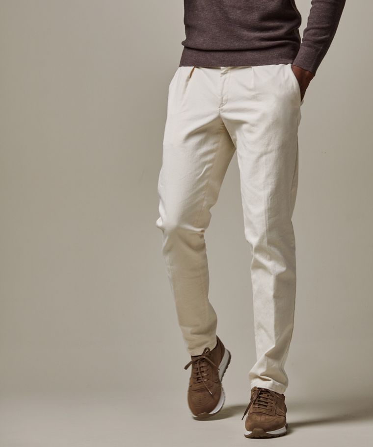 Off white relaxed fit chino